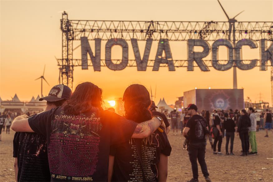 Mit Metal und entspannten Tönen in die dritte Nova-Nacht