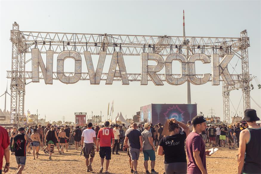 Mit Metal und entspannten Tönen in die dritte Nova-Nacht