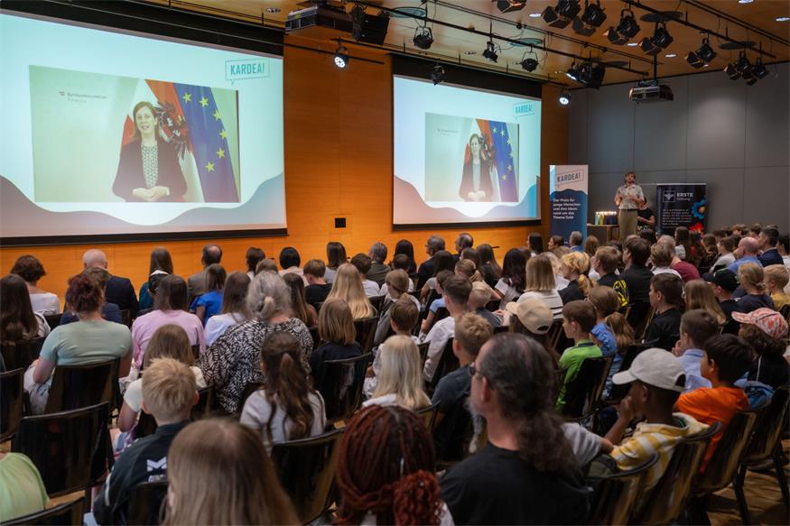 HAK Neusiedl gewinnt Finanzbildungspreis für Projekt mit Volksschülern