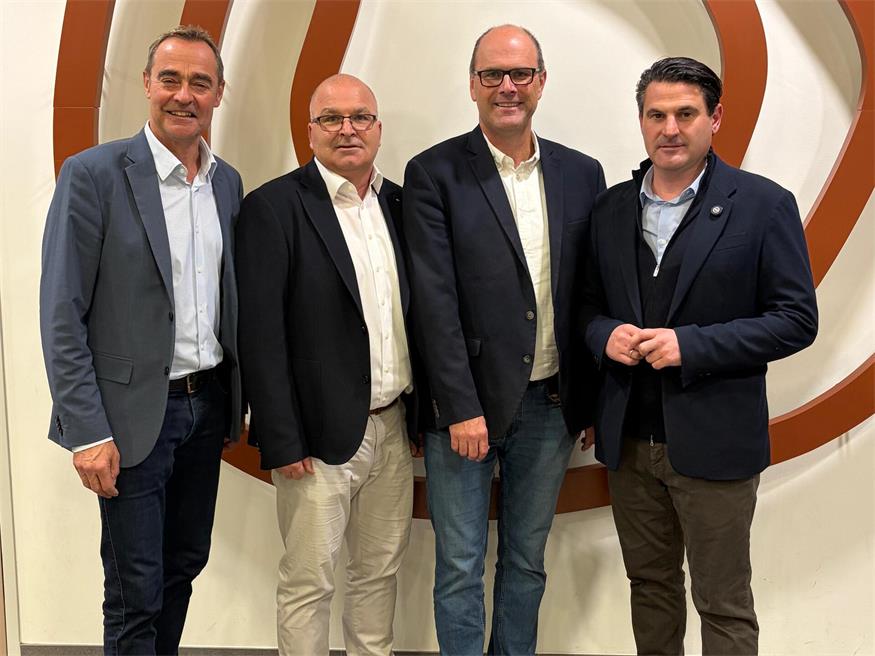 Wechsel. Bürgermeister Martin Radatz mit Horst Blümel (Bürgermeister-Spitzenkandidat für 2027), Harald Cecil (dem neu gewählten Gemeindeparteiobmann) und Landesparteiobmann Christoph Zarits (v.l.).