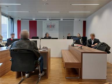 Wegen Widerstands gegen die Staatsgewalt und schwerer Körperverletzung musste der Pensionist vor Gericht.