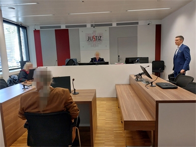 Wegen eines Konflikts um eine Parklücke in Parndorf musste ein Wiener vor Gericht. Als Verteidiger stand ihm Florian Astl (rechts) zur Seite.