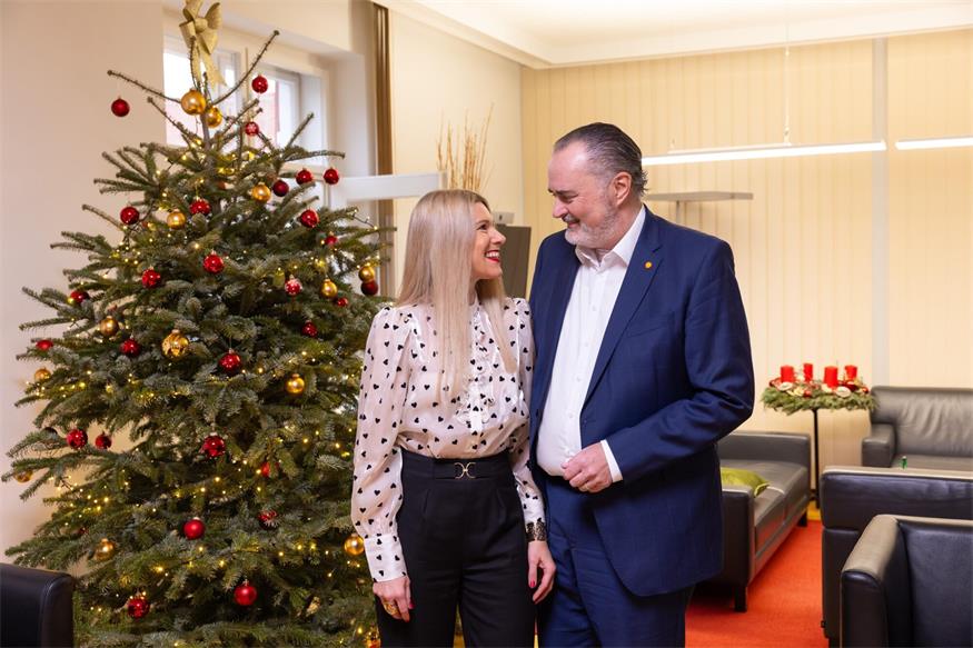 Weihnachten zwischen Oberwart und Deutschland. Landeschef Hans Peter Doskozil und Gattin Julia.