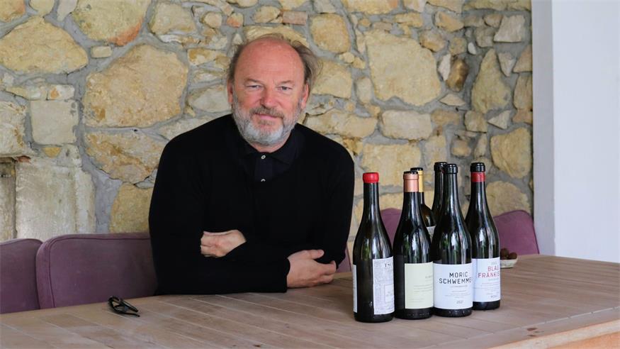 Weingut Moric. Philosophen lassen ihre Gedanken in Bücher fließen, Roland Velich in Weinflaschen.