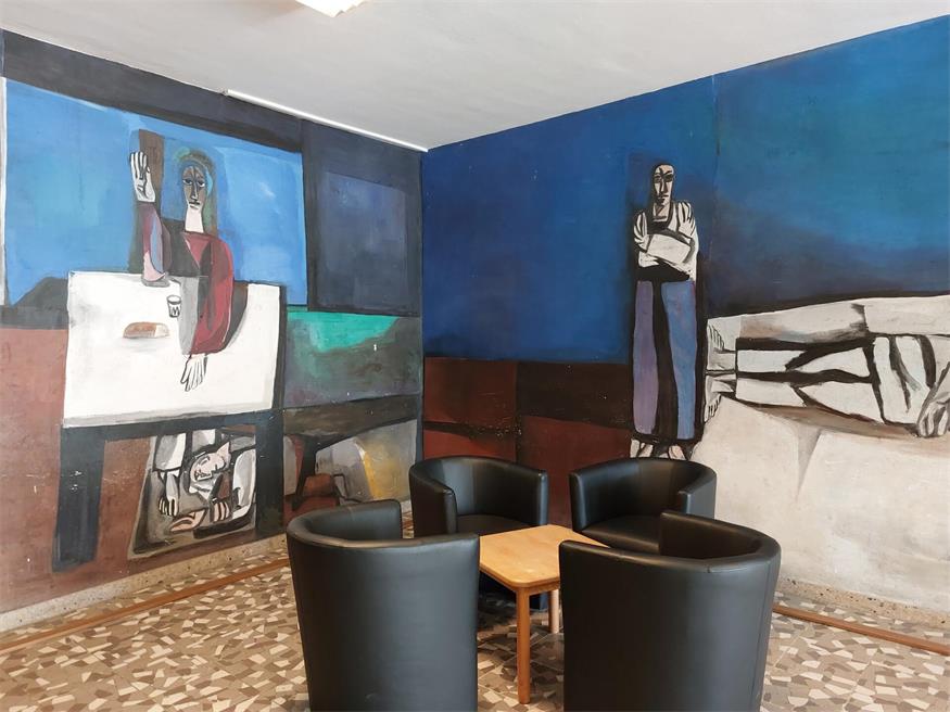 Wer diese unter Schutz gestellten Kunstwerke sehen will, muss das Gymnasium Wolfgarten besuchen.