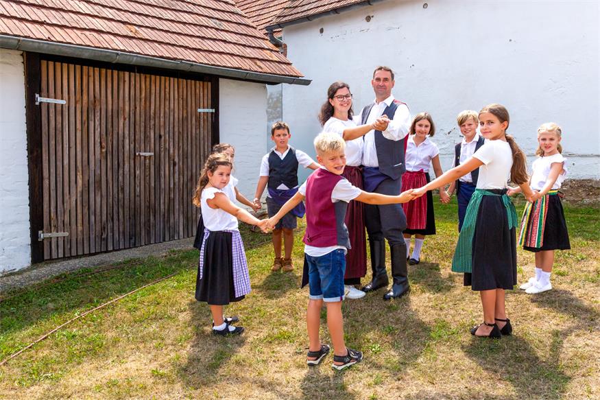 Wer in der Volkstanzgruppe tanzt, übernimmt Verantwortung. Für den Verein. Für die Kultur. Für ein Stück Glasing.