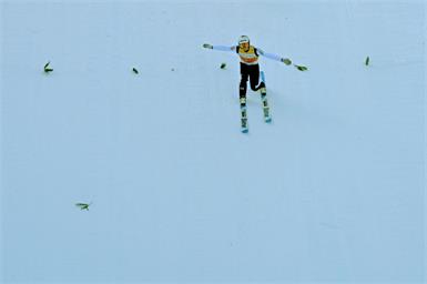 Wer soll diesen Mann beim Skifliegen schlagen?