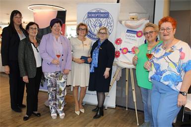 Wiebke Kinkhorst, Stadträtin Gerlinde Heger, Vizebürgermeisterin Christina Köppel, Präsidentin Beate Fraunschiel, Eva Maria Gmeiner, Judith Grosinger und Clubsekretärin Gabi Eich genossen die gelungene Veranstaltung.