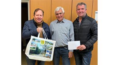Wiesens Bürgermeister Matthias Weghofer, Jubilar Anton Kollerits und Vizebürgermeister Christoph Ramhofer.