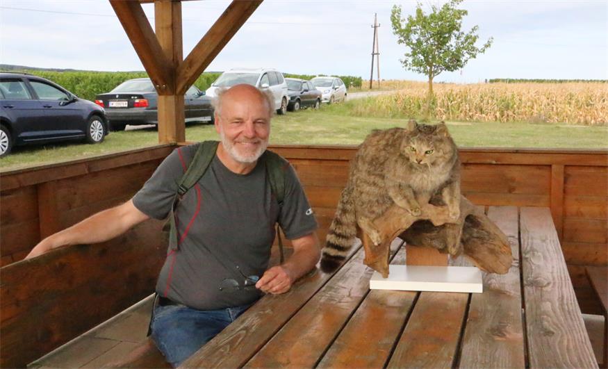 Wildbiologe und Wildkatzenexperte Andreas Kranz bei der Exkursion „Auf den Spuren der Wildkatze" in Neckenmarkt.