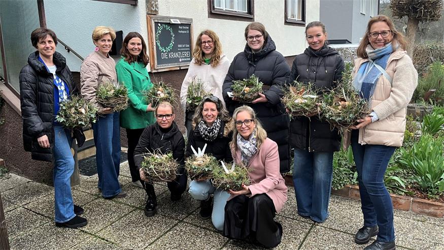 Wirtschaftskammer-Regionalstellenobfrau Melanie Eckhardt, Birgit Kraichen, Frau in der Wirtschaft-Bezirksvorsitzende Daniela Jagschitz, Frau in der Wirtschaft-Landesvorsitzende Petra Schumich mit den Workshopteilnehmerinnen.