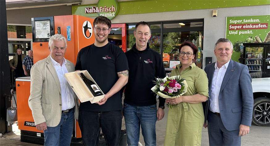 Wirtschaftskammer-Regionalstellenobmann Stefan Kneisz, Marvin Loibl, Gottfried Loibl, Fachgruppenobfrau Tanja Stöckl und Spartengeschäftsführer Bernhard Dillhof.