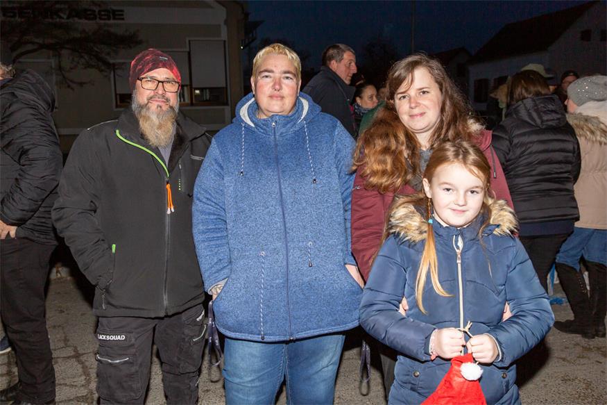 Weihnachtskrippe feierlich eröffnet