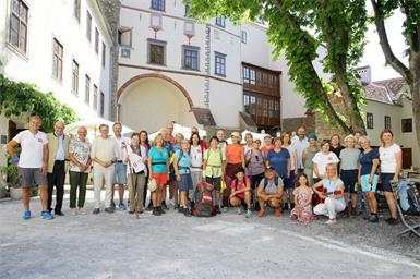 Zahlreiche Wanderbegeisterte machten sich vergangenen Samstag auf dem Weg von Stadtschlaining nach Bernstein. 
