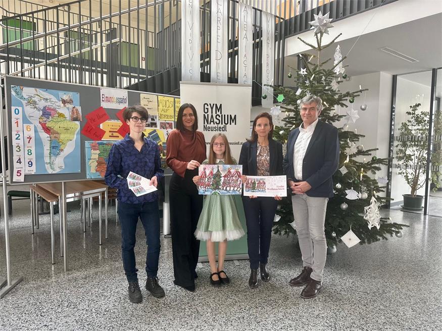 Zeichenlehrerin Katharina Le, Landtagspräsidentin Astrid Eisenkopf, Zeichentalent Lucia Matuskova, Direktorin Tanja Bayer-Felzmann und Schulqualitätsmanager Werner Zwickl