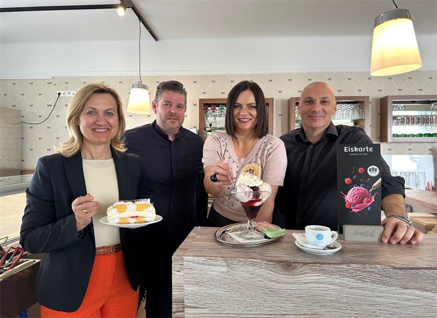 Zu Gast bei den Eismeistern: Bürgermeisterin Bettina Zentgraf, Jürgen Novak, Landtagspräsidentin Astrid Eisenkopf und Martin Klikovits.