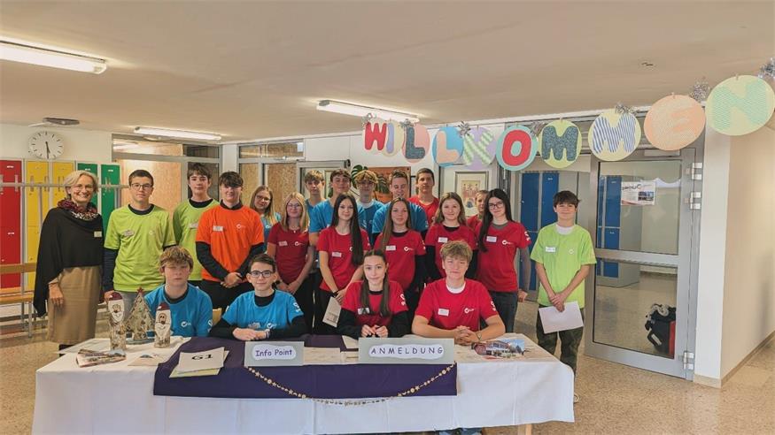 Zum Tag der offenen Tür hießen die Schülerinnen und Schüler der Mittelschule Gols interessierte Gäste willkommen.