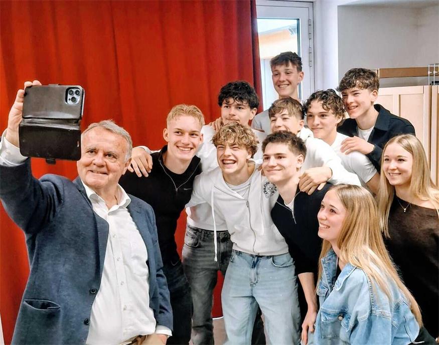 Zur Erinnerung an den spannenden Vortrag gab es ein Selfie mit dem früheren Landeshauptmann und jetzigen Sport Austria-Präsidenten Hans Niessl.
