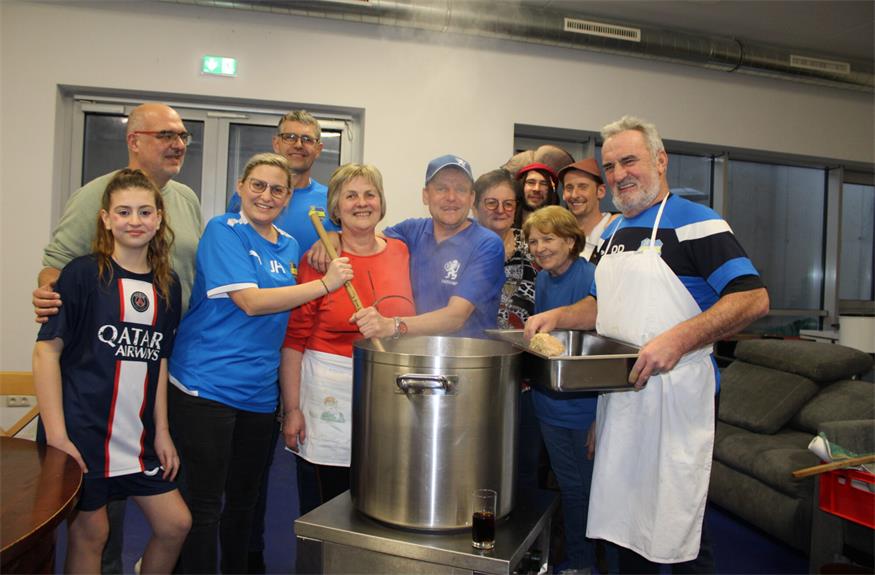 Zur Verköstigung der Besucher standen unter anderem Sophie Prattinger, Thomas Hafner, Julia Huber, Harald Ehrenreich, Christine Seifner, Wolfgang Bauer, Christl Pöltl, Markus Zagler, Gilbert Holzbauer, Lisbeth Kneisz und Pepi Pöltl in der Küche.