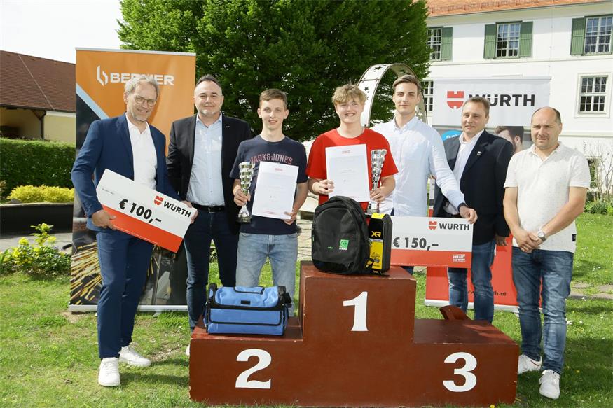 Zweites Lehrjahr: Wilhelm Pfeiffer (Leiter Berufsschule Pinkafeld), Thomas Kornfeind (Fachgruppengeschäftsführer der Tischler und Holzgestalter Burgenland), der Zweitplatzierte Elias Kranawetter (Lehrbetrieb Lukas Reinhofer), Sieger Leon Lanz (Neudörfler Office Systems), Eric Kandlhofer von der Firma Würth, Christoph Grünwald (Landesinnungsmeister) und Harald Honigschnabel (Landeslehrlingswart) (v. l.).